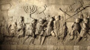תבליט משער טיטוס ברומא – חיילים נושאים את מנורת בית המקדש וכלי שלל